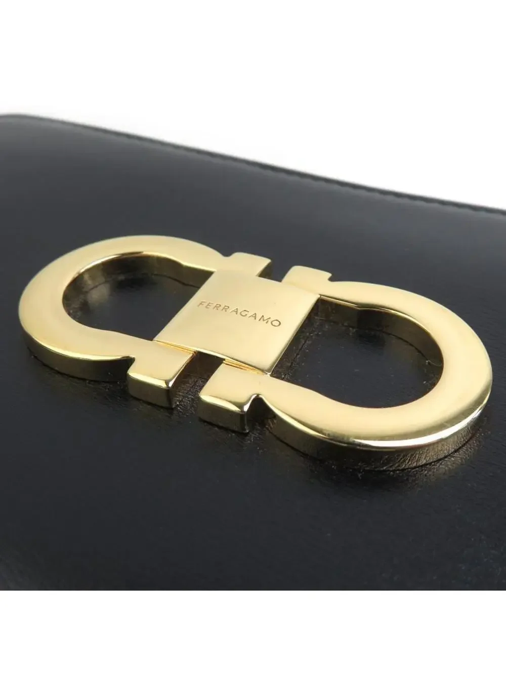 Auth Salvatore Ferragamo Zip Around #300530S23B